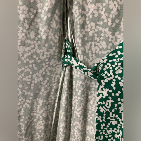 DIANE VON FURSTENBERG GREEN PRINT WRAP DRESS - Picture 6 of 7